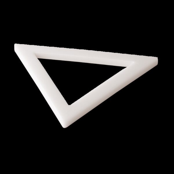 Triángulo de fibra blanca 450x450x20 mm.